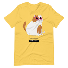Cargar imagen en el visor de la galería, Camiseta Cartoon - Gato too busy being fabulous - Adopta un Animal - Tienda
